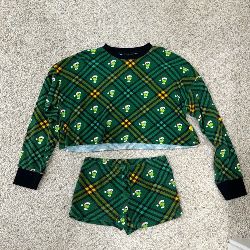 Grinch Pajamas Set